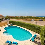 Gris 4 Bedroom Villa, Cala'n Forcat