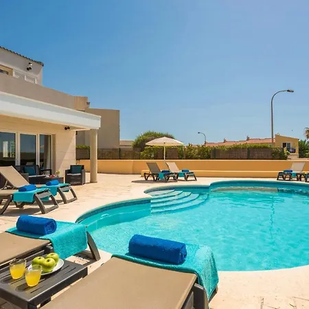 Gris 4 Bedroom Villa, Cala'n Forcat