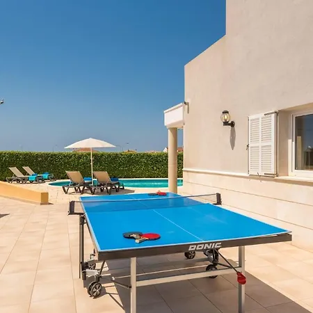 Villa Gris 4 Bedroom Villa, Cala'n Forcat *