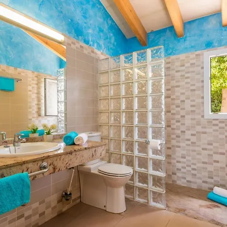 Gris 4 Bedroom Villa, Cala'n Forcat